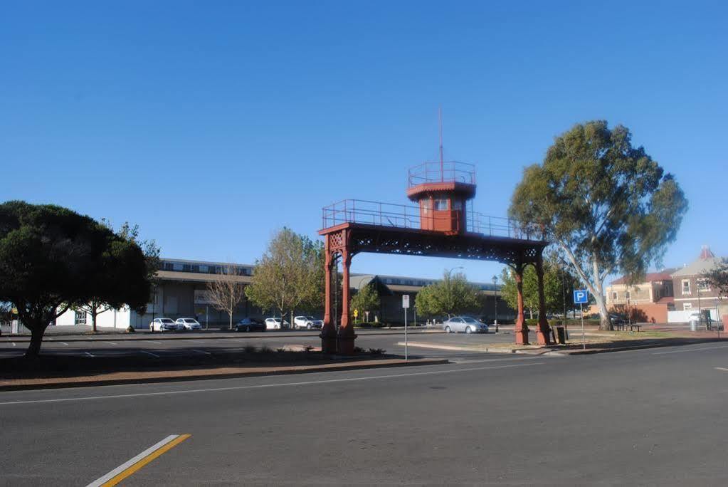 Port Adelaide Backpackers Exterior foto